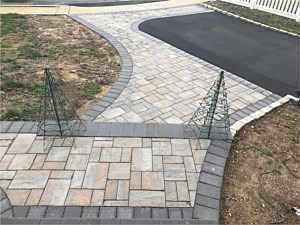 cambridge toffee onyx lite steps with asphalt driveway ledgestone onyx border